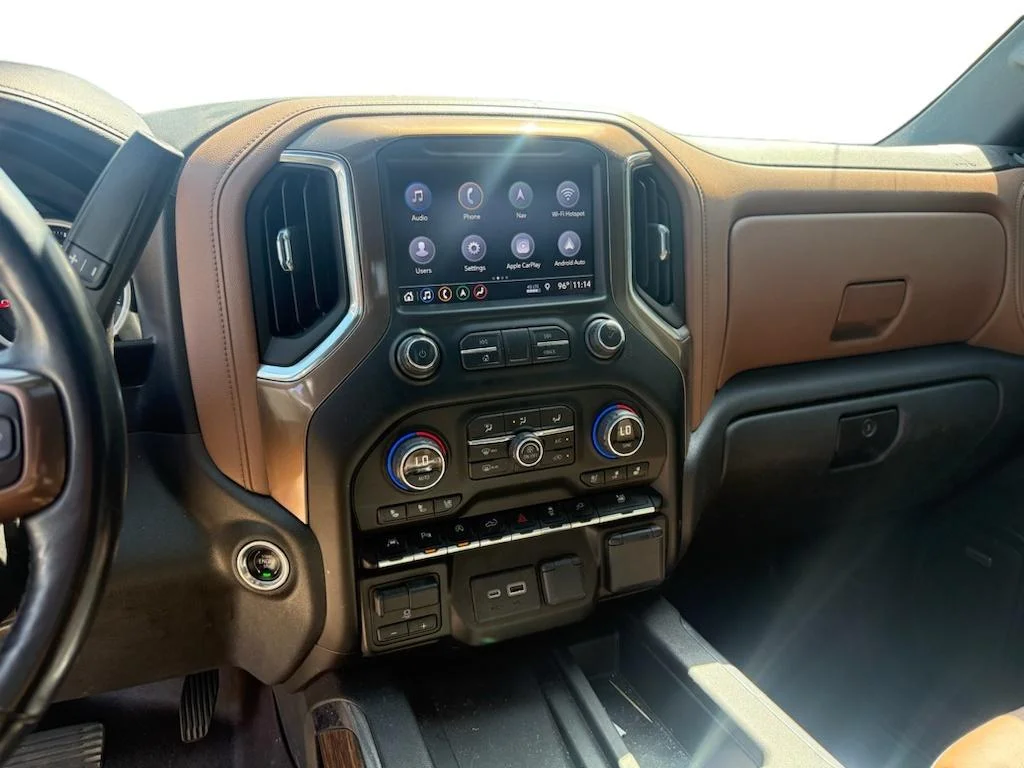 Used 2019 Iridescent Pearl Tricoat Chevrolet High Country image 3