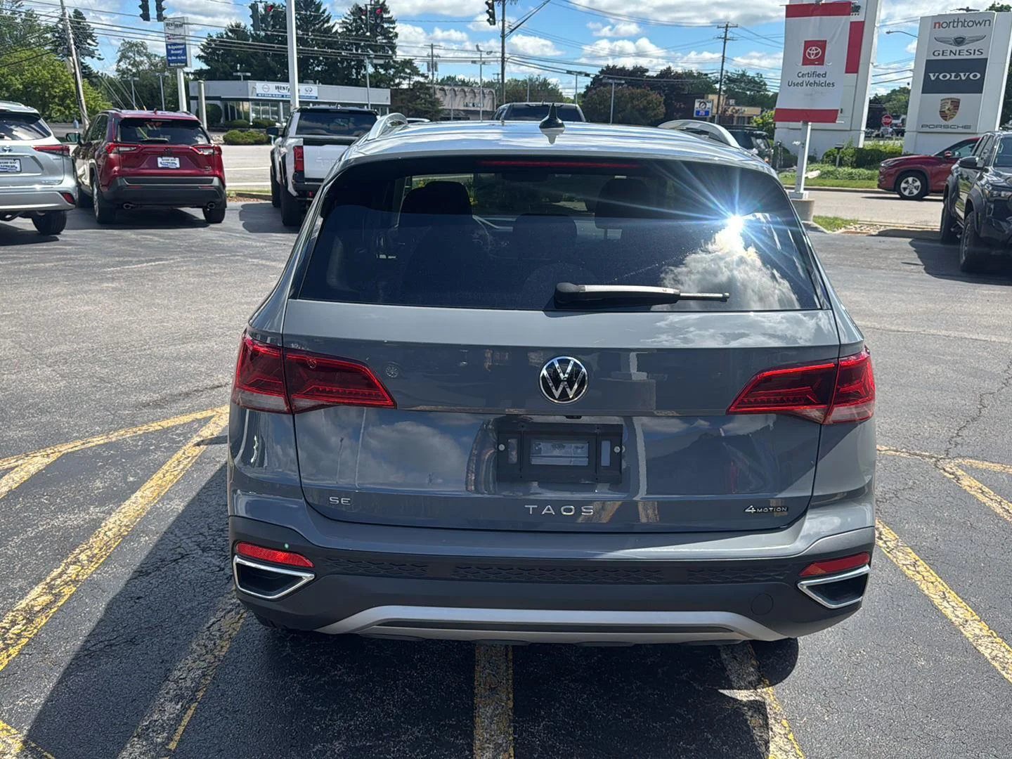 Used 2024 Platinum Gray Metallic Volkswagen SE image 5