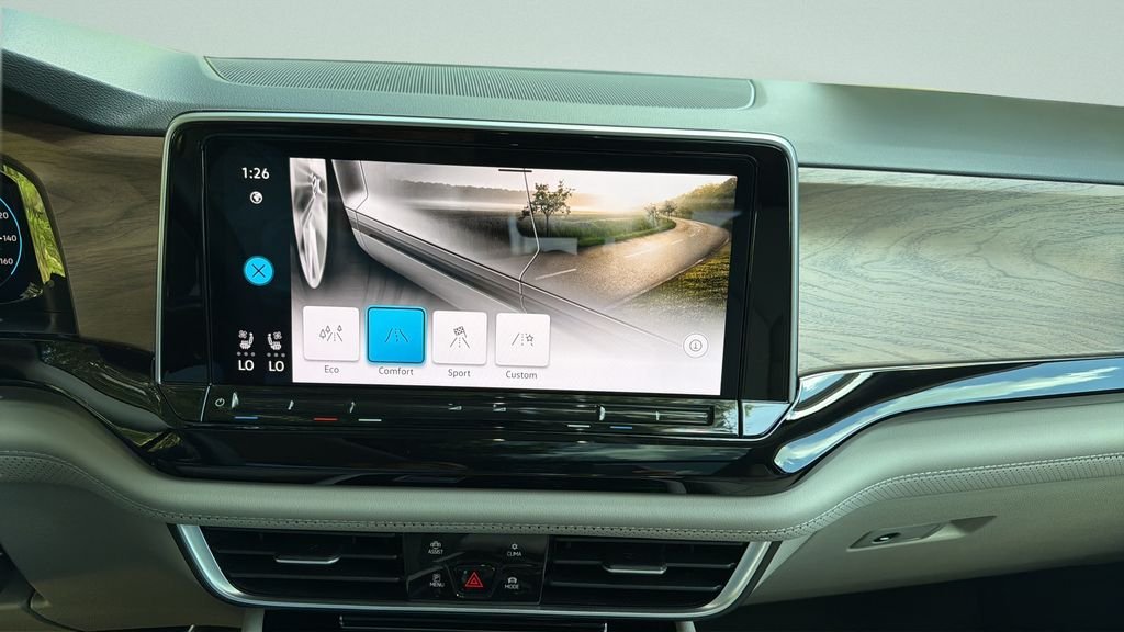 New 2026 Deep Black Pearl Volkswagen 2.0T SE w/Technology image 18