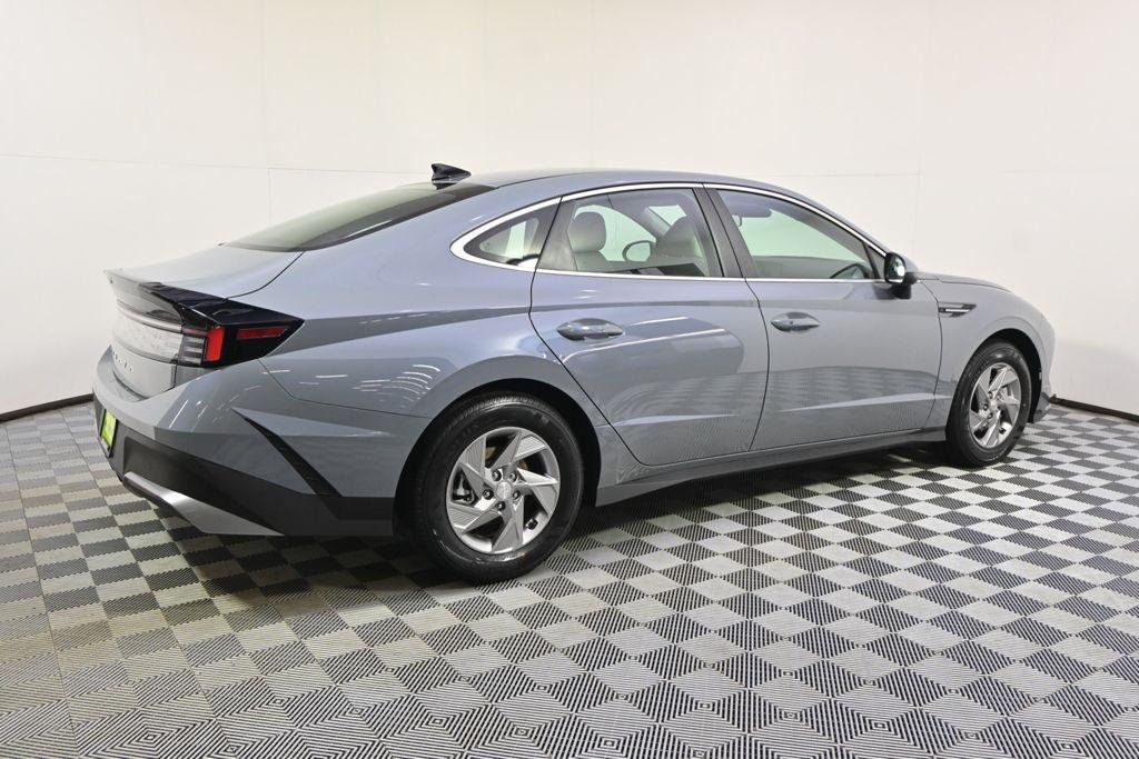 New 2026 Blue Hyundai SE image 7