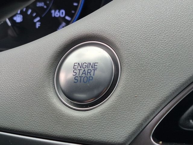Used 2021 White Hyundai SEL image 17