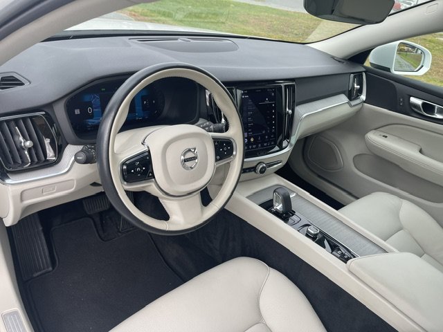 Used 2023 White Volvo Plus image 17