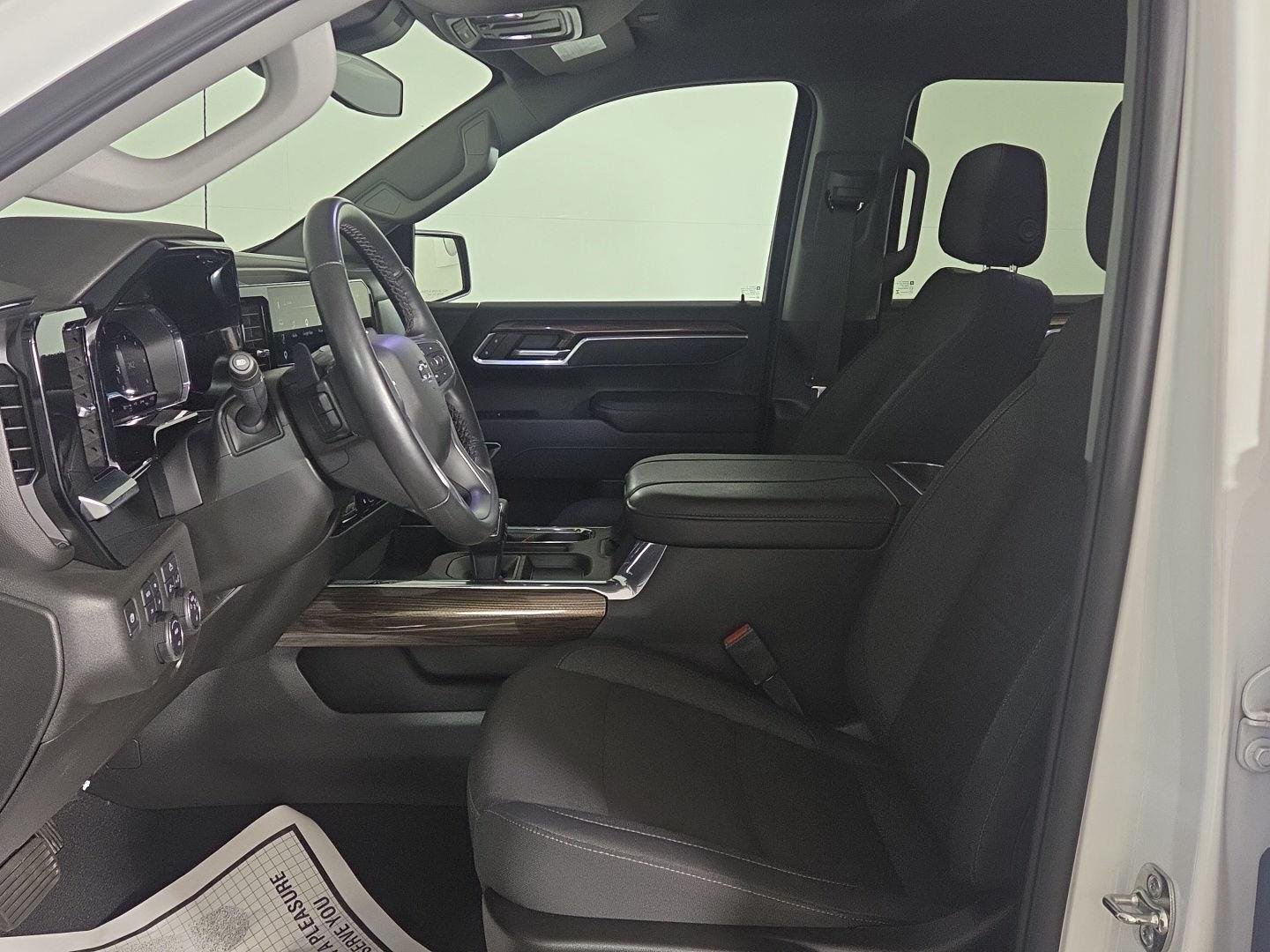 Used 2025 Summit White Chevrolet RST image 24