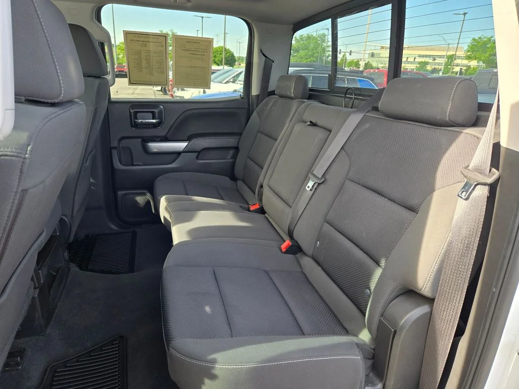 Used 2018 White Chevrolet LT image 28