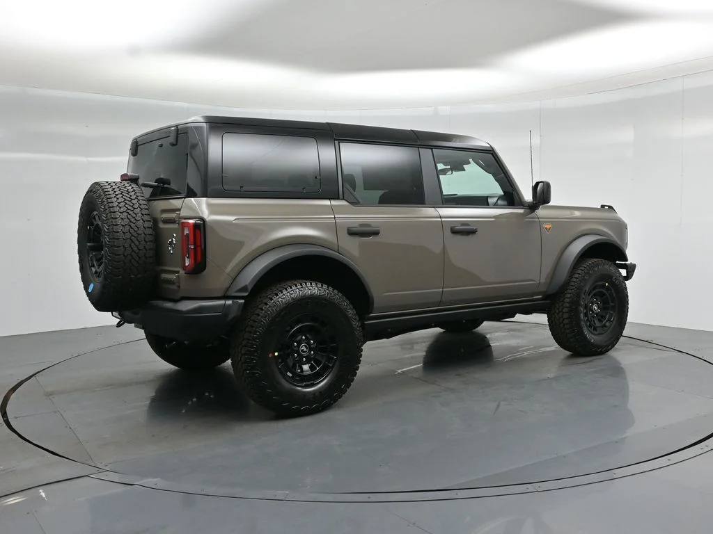 New 2026 Marsh Gray Ford Badlands image 25