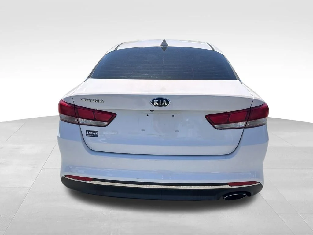 Used 2017 White Kia LX image 4