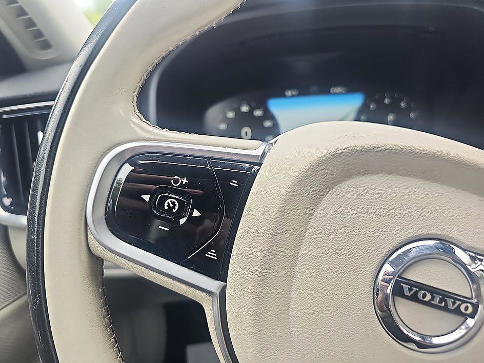 Used 2018 Denim Blue Metallic Volvo T6 AWD image 20