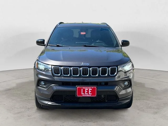 Used 2024 Granite Crystal Gray Metallic Jeep Latitude image 8