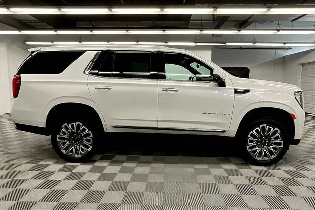 Used 2023 White Frost Tricoat GMC Denali Ultimate image 15