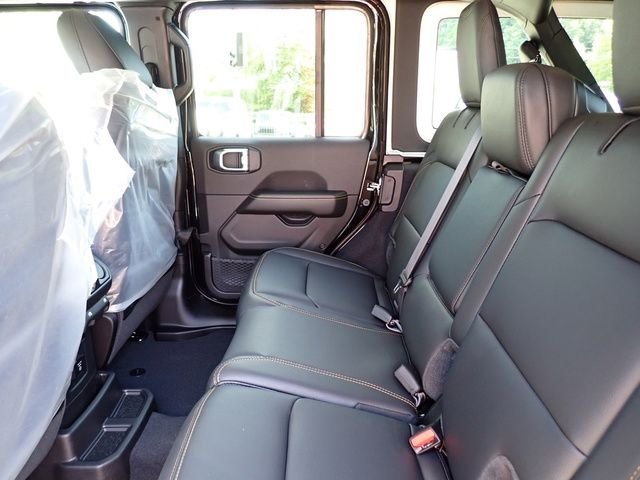 New 2026 Black Clear-Coat Exterior Paint Jeep Sahara image 14