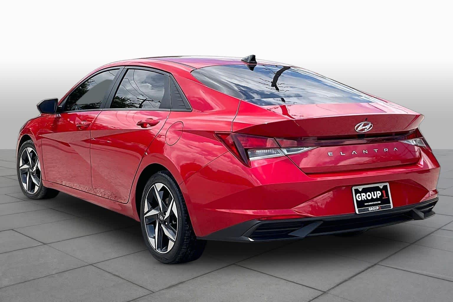 Used 2023 Calypso Red Hyundai SEL image 10