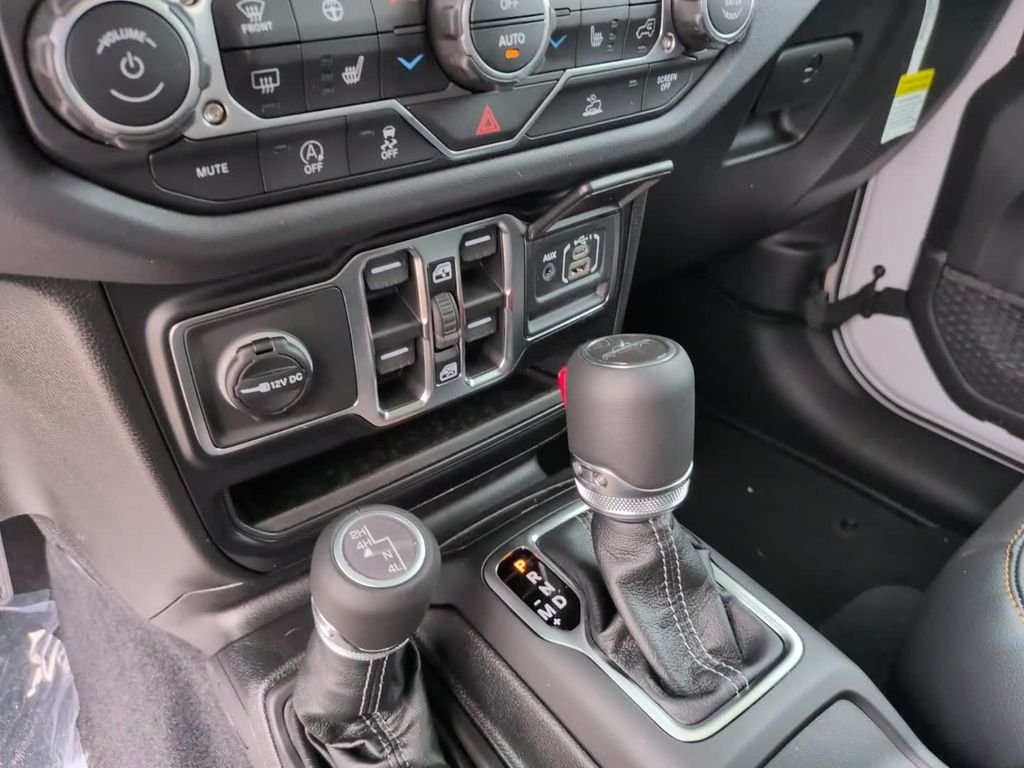 New 2026 Bright White Clearcoat Jeep  image 24