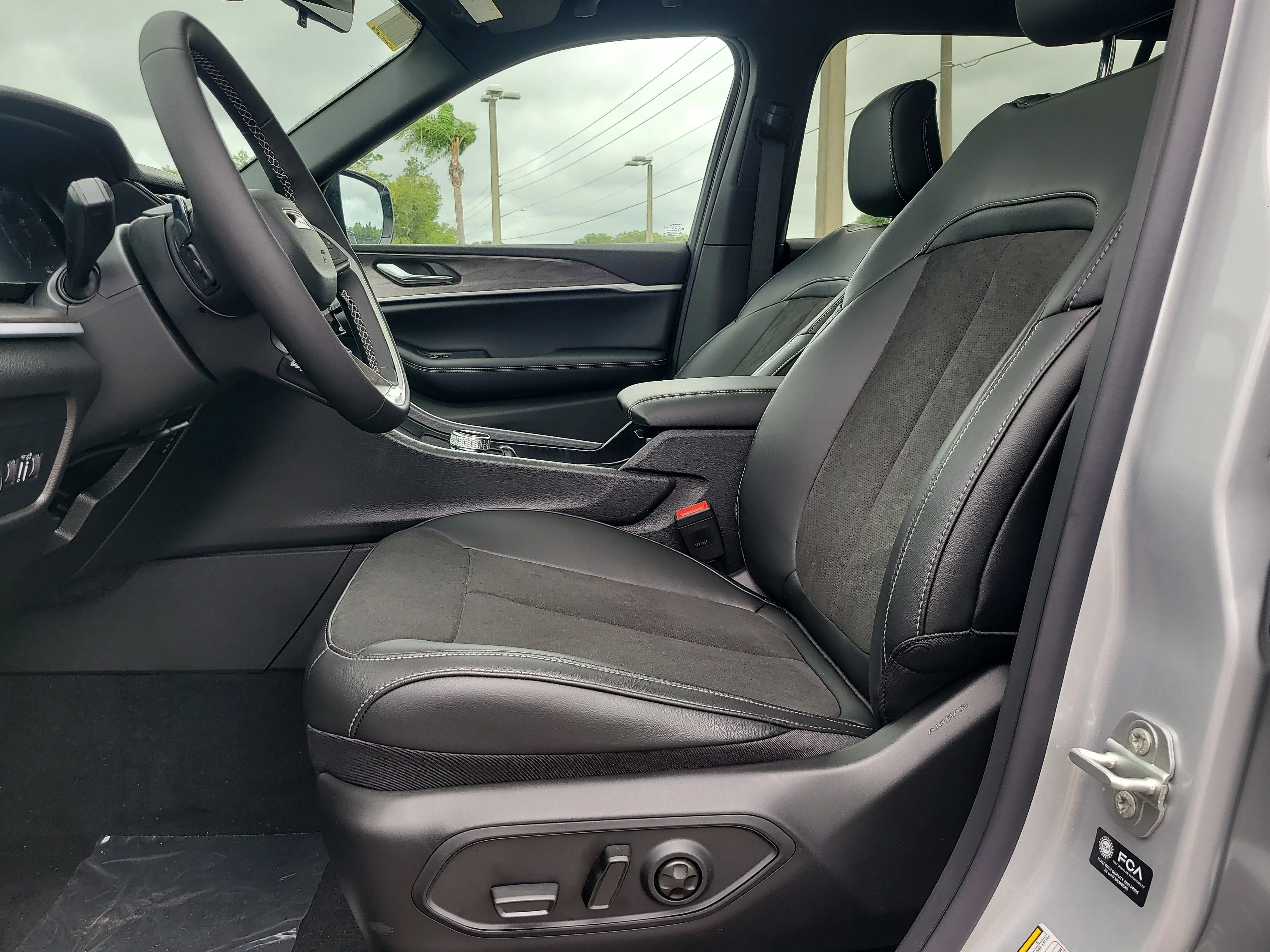 New 2026 Silver Zynith Jeep Laredo Altitude image 14
