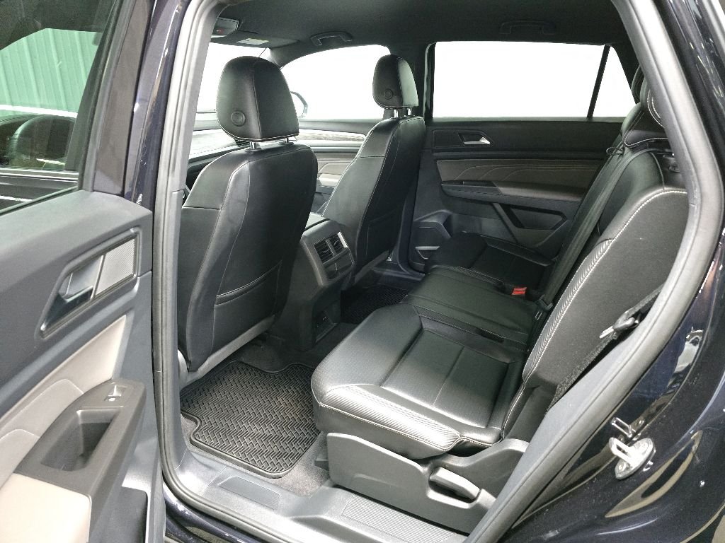 Used 2022 Deep Black Volkswagen 3.6L V6 SE w/Technology image 30