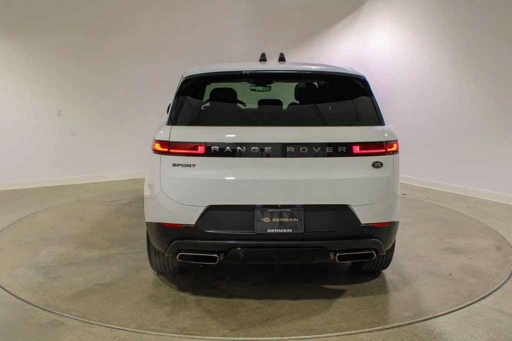 Used 2023 Fuji White Land Rover SE image 4