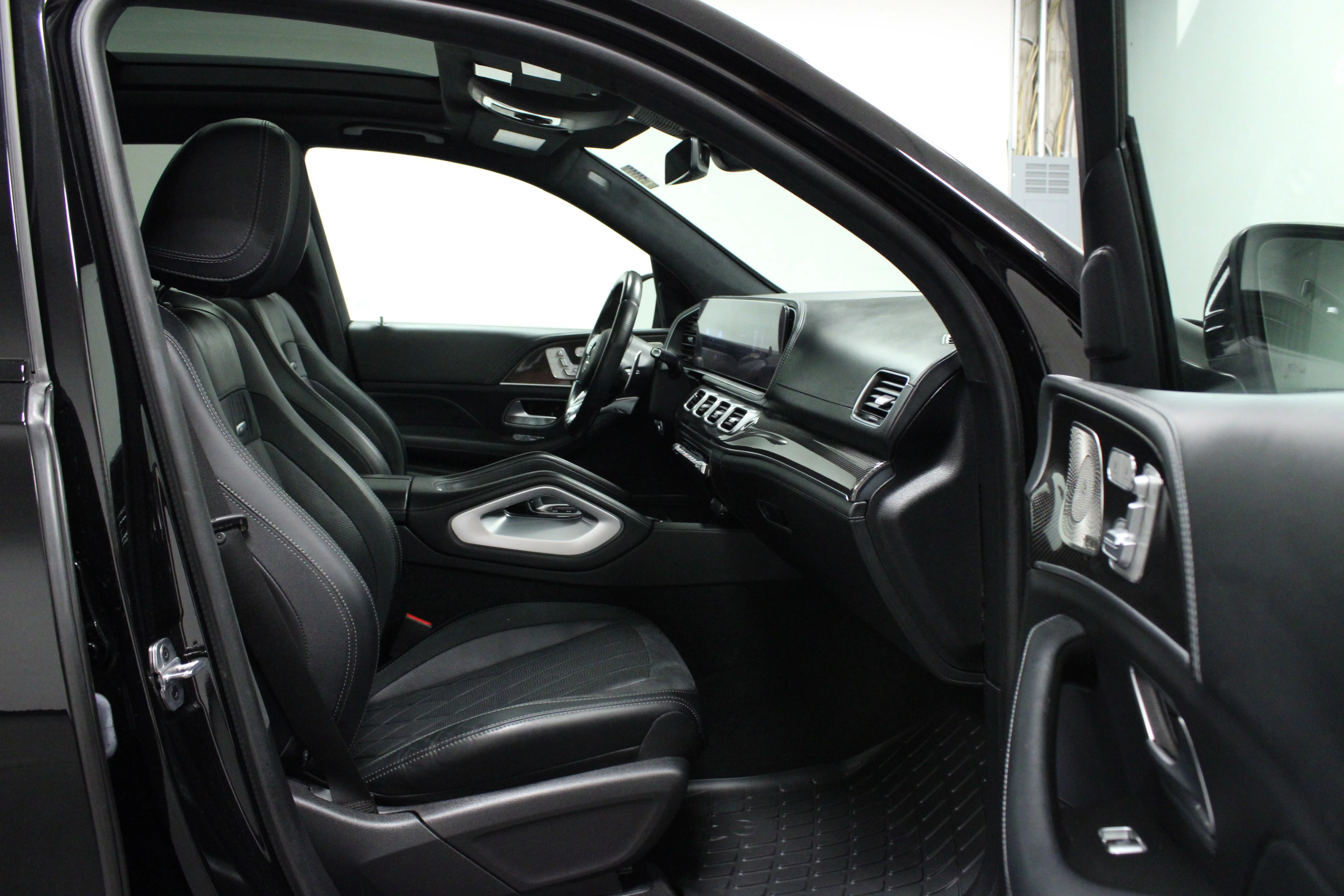 Used 2022 Obsidian Black Metallic Mercedes-Benz GLE 53 AMG® image 16