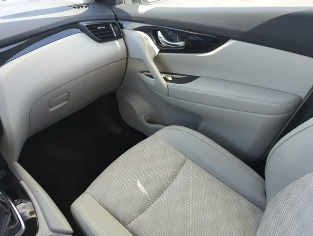 Used 2022 White Nissan SV image 27