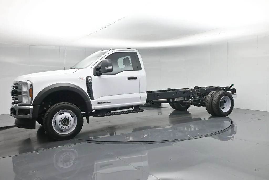 New 2025 Oxford White Ford XL image 2