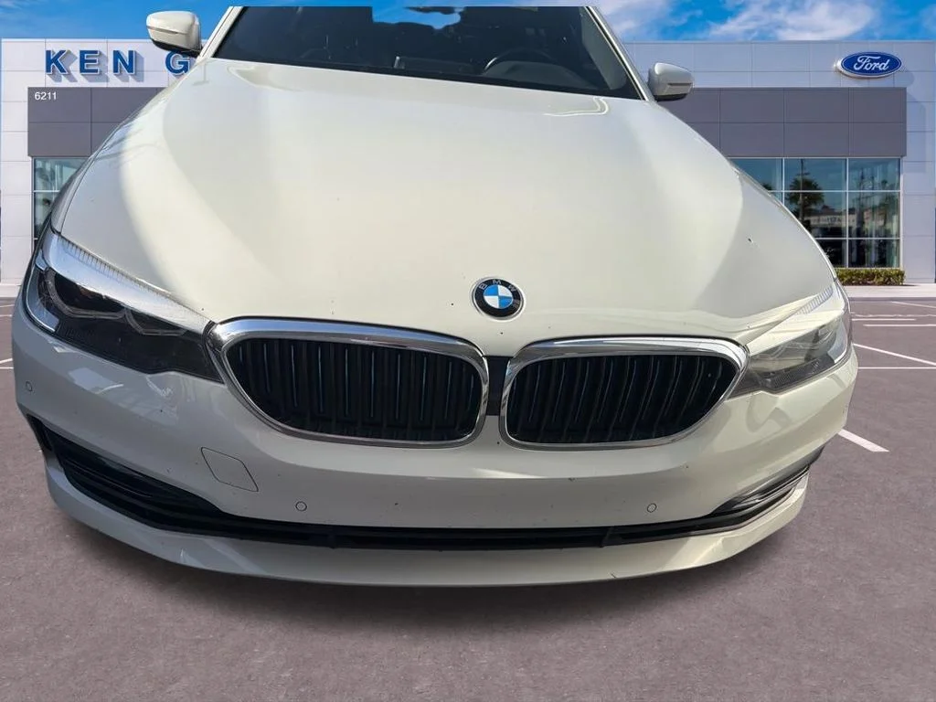 Used 2019 White BMW 530e iPerformance image 4