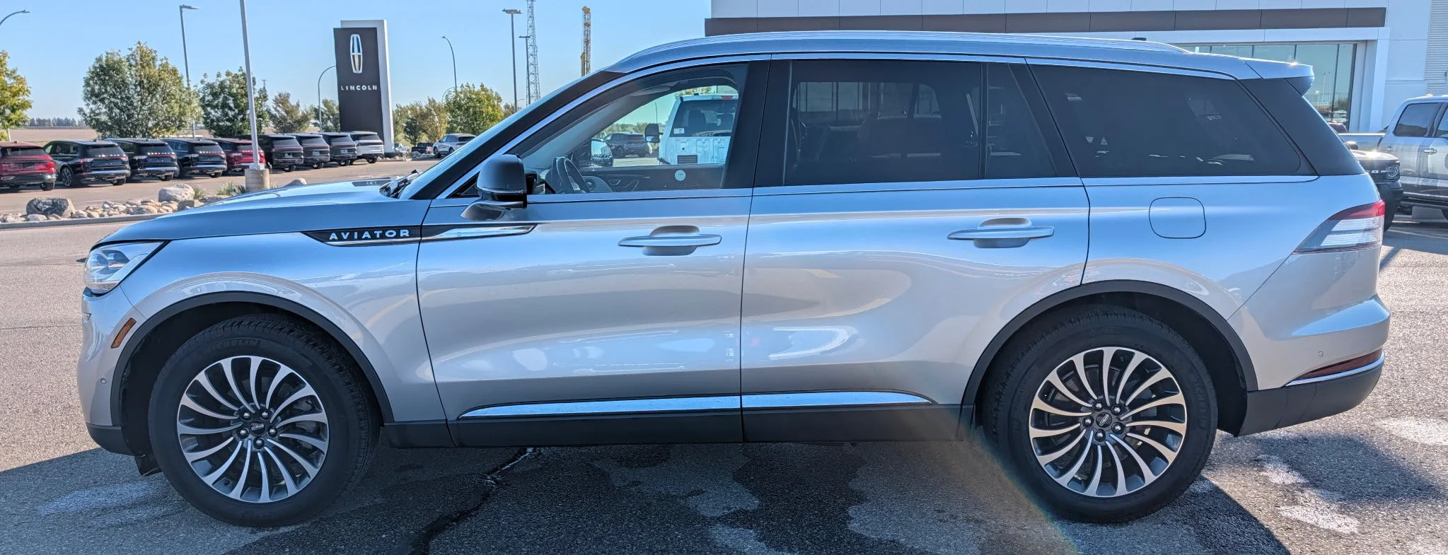 Used 2023 SILVER Lincoln RESERVE AWD image 2