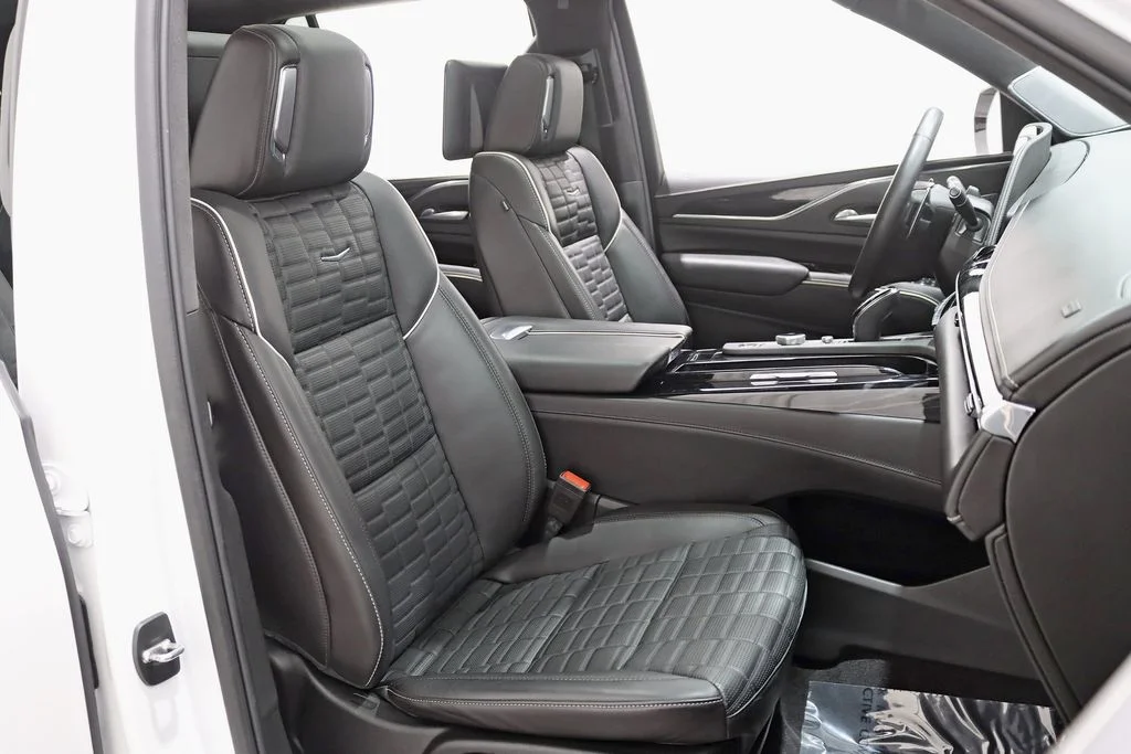 Used 2024 White Cadillac V-Series image 34
