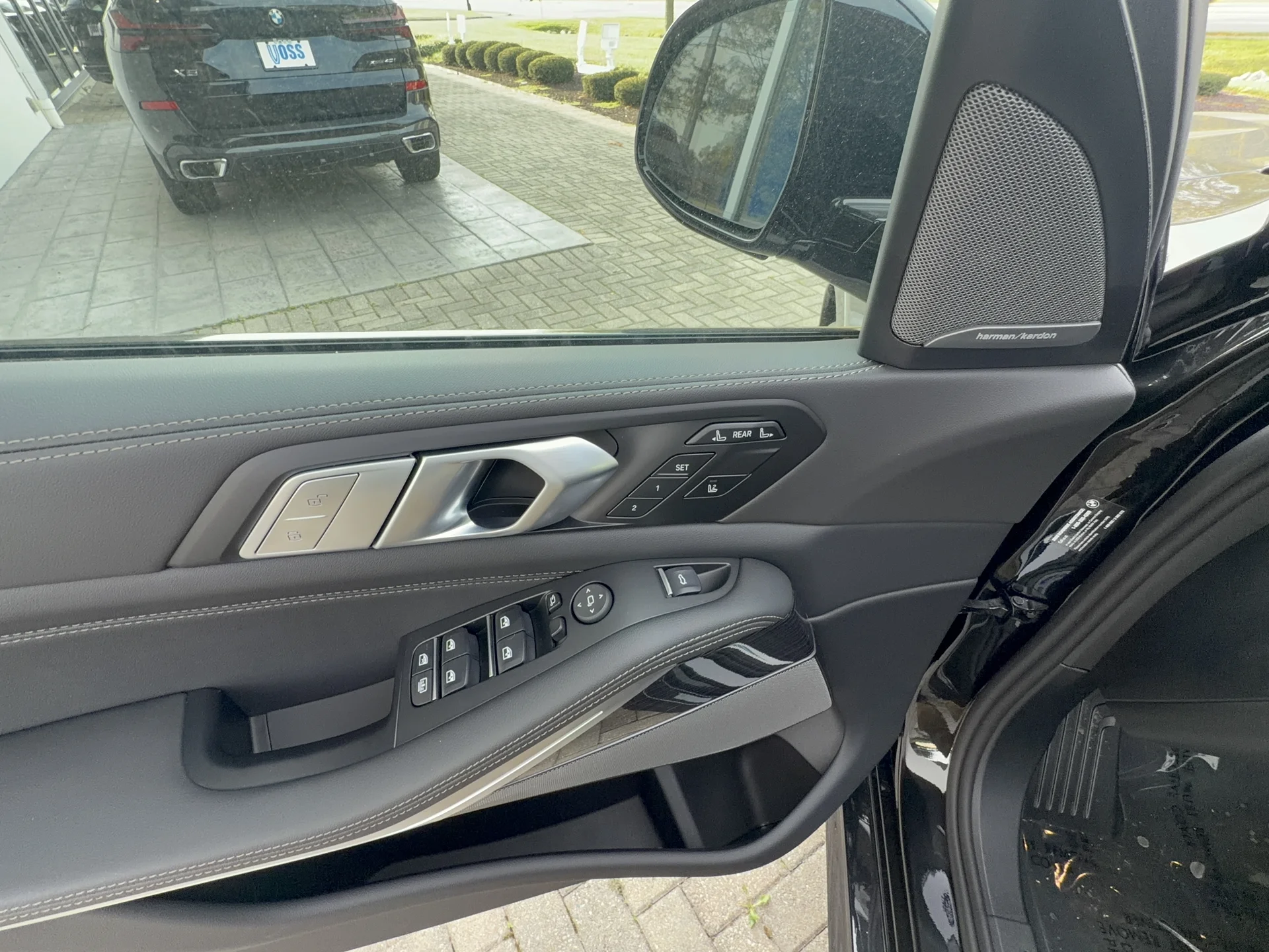 New 2027 Black Sapphire Metallic BMW xDrive40i image 10