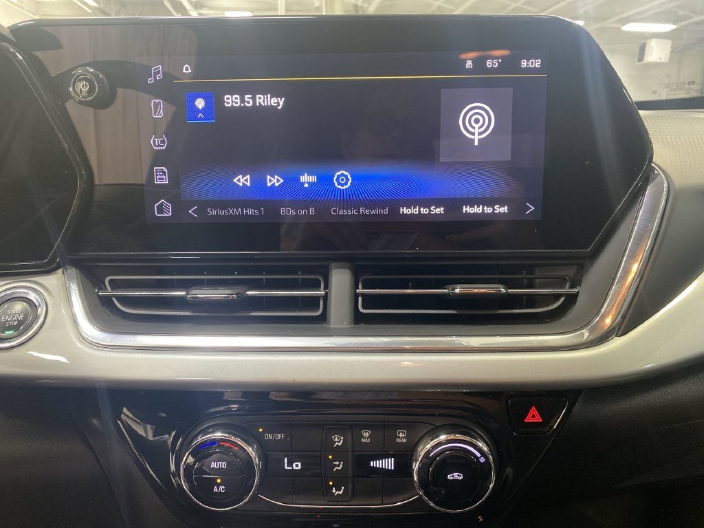 2025 Chevrolet Trax LT - Photo 17