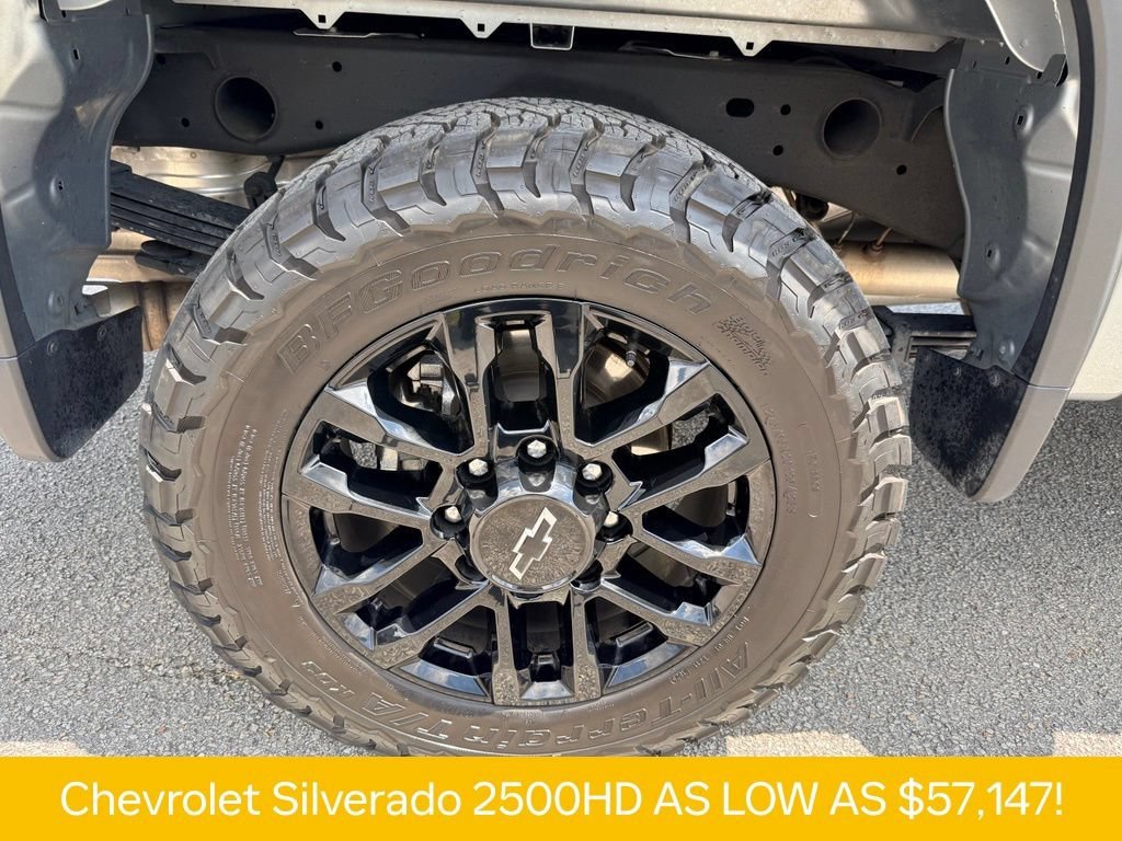 Used 2025 Sterling Gray Metallic Chevrolet LT image 34