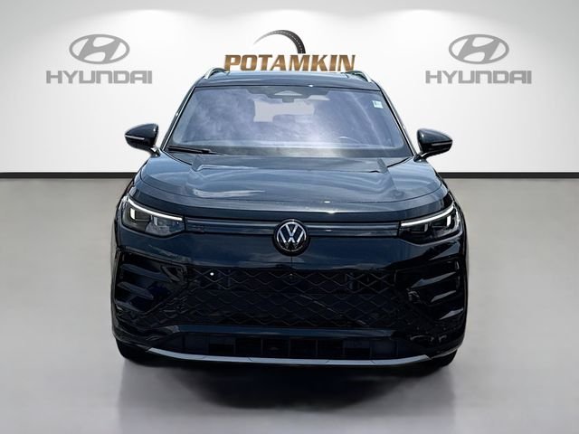Used 2025  Volkswagen 2.0T SEL R-Line image 2