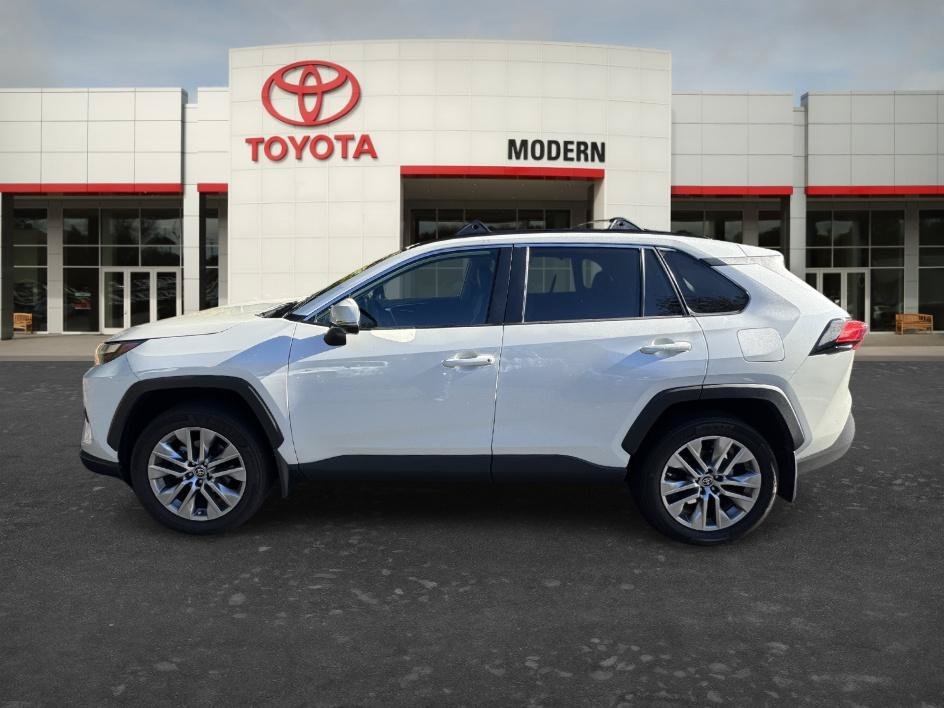 Used 2022 Blizzard Pearl Toyota XLE Premium image 8