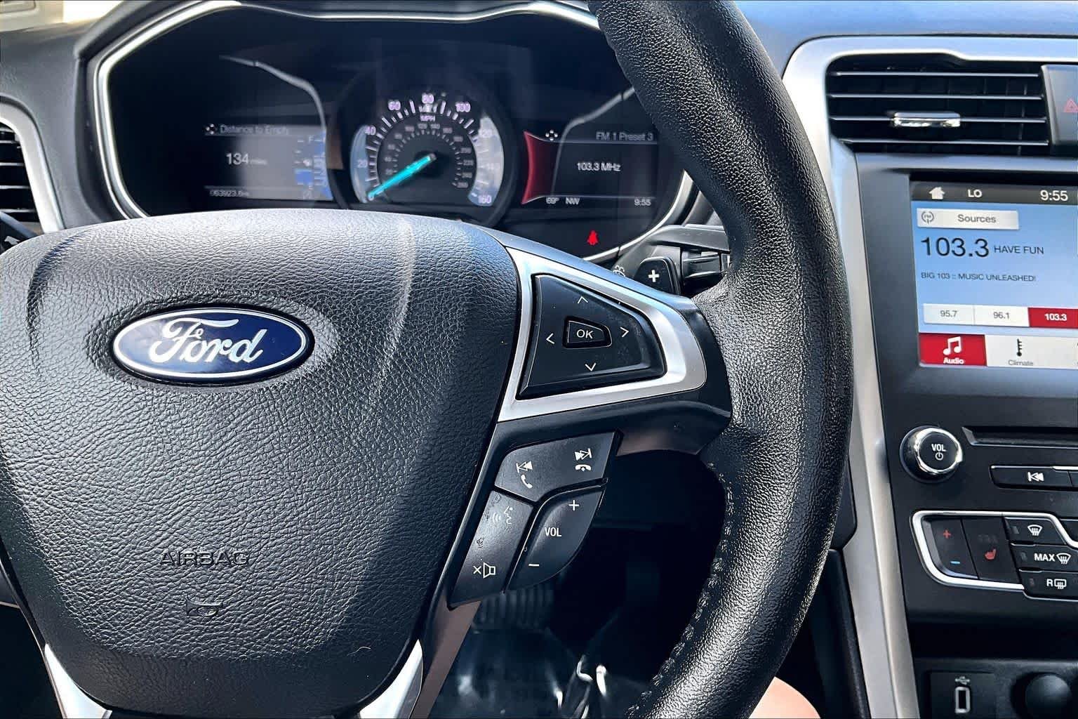 Used 2018 Magnetic Ford SE image 25