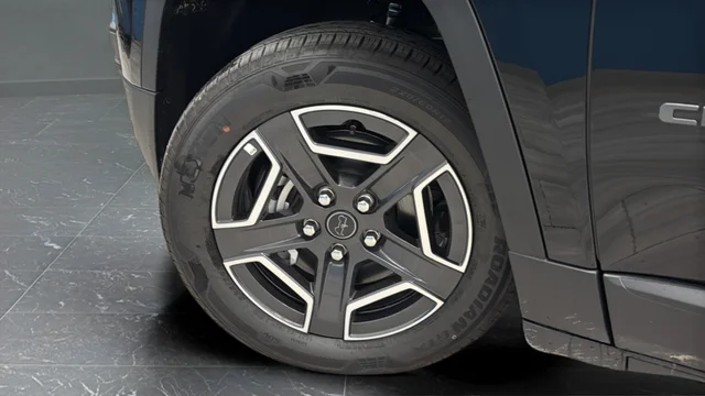 New 2026 Diamond Black Crystal Pearl-Coat Exterior Paint Jeep Limited image 35
