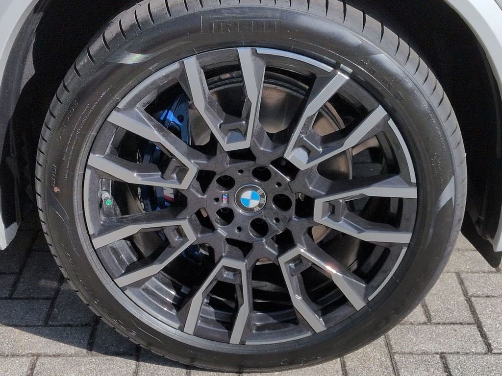 New 2026 White Metallic BMW xDrive40i image 11