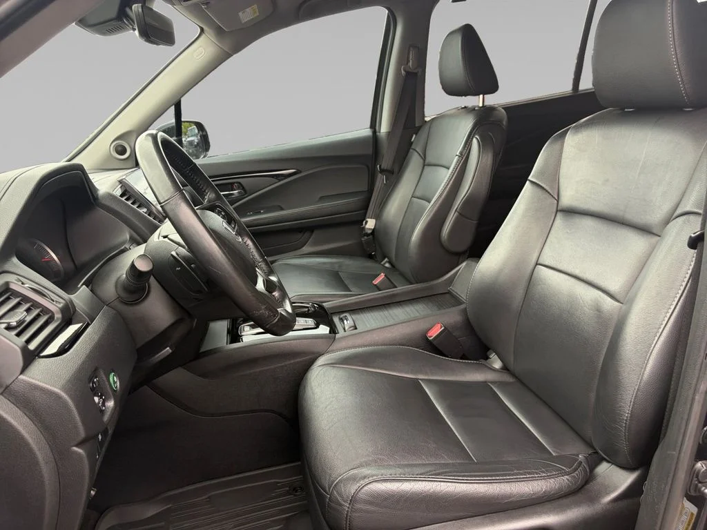 Used 2019  Honda Touring image 10