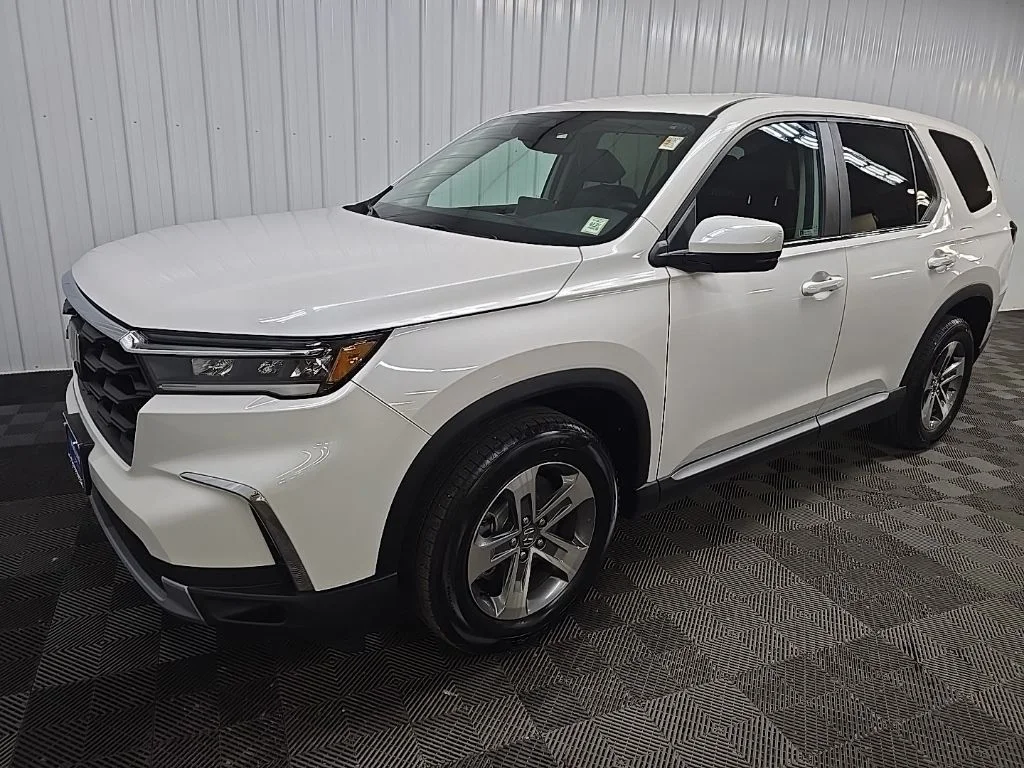 Used 2023  Honda EX-L image 9
