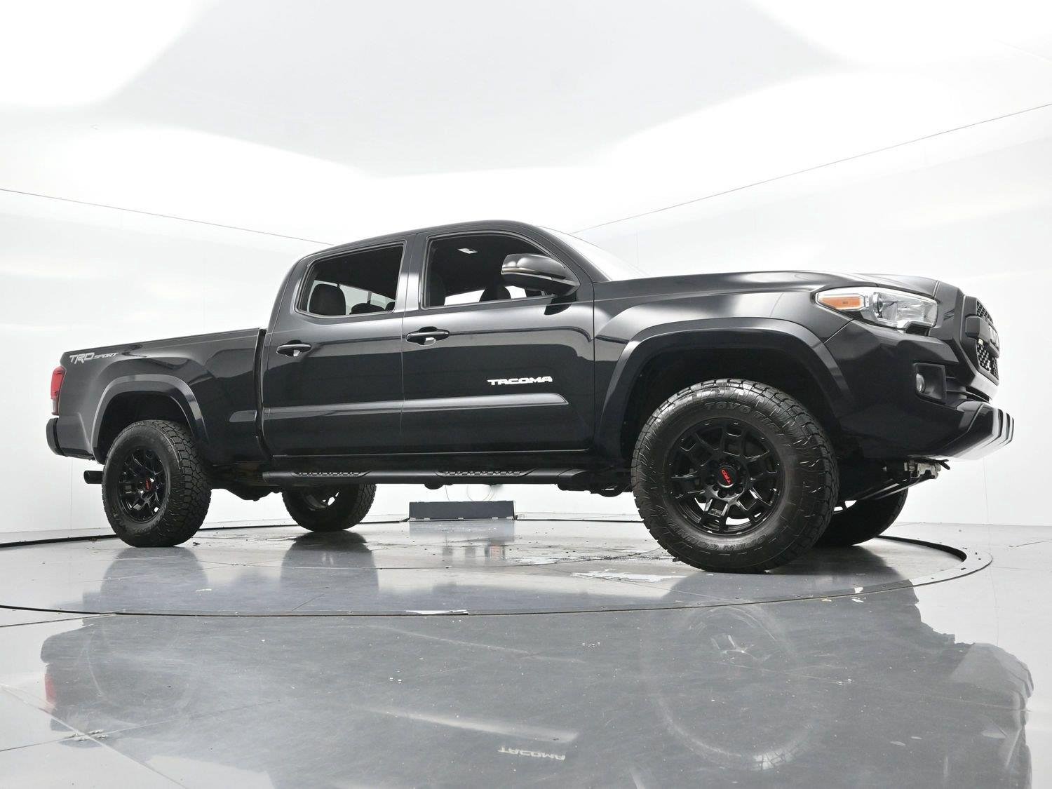 Used 2019 Midnight Black Metallic Toyota SR5 image 37