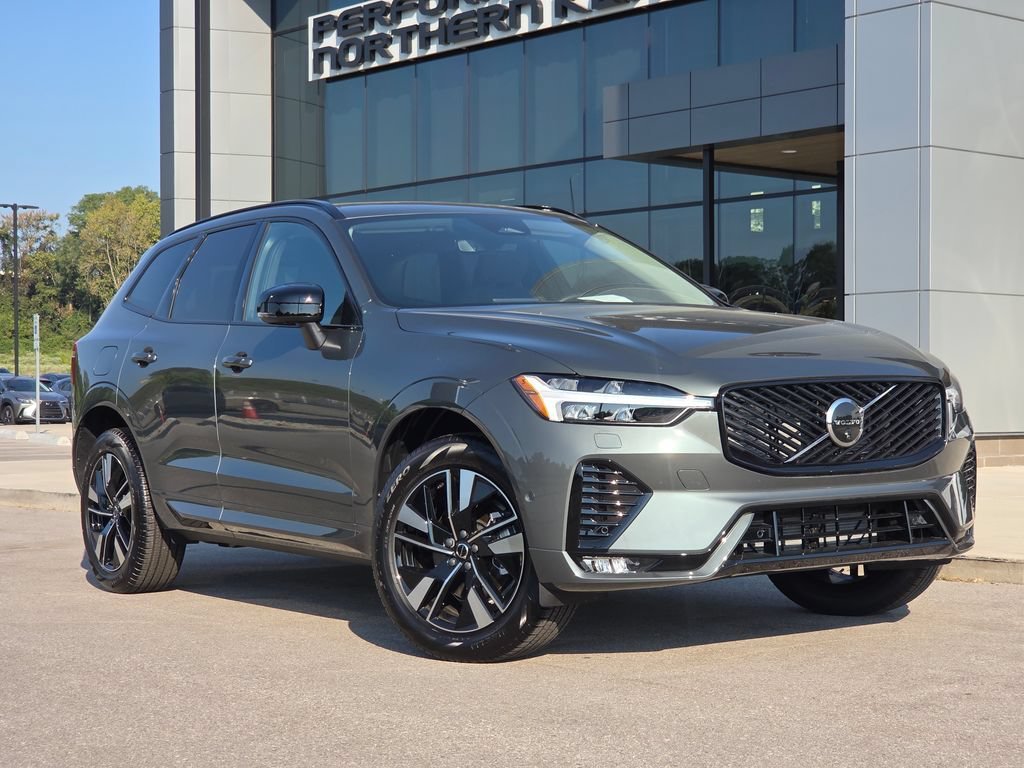 2026 Volvo XC60 Plus - Photo 2