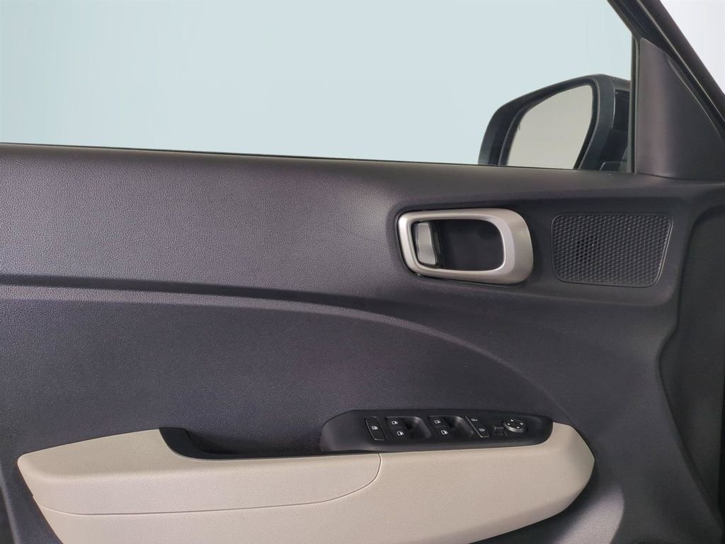 2025 Hyundai Venue SEL - Photo 26