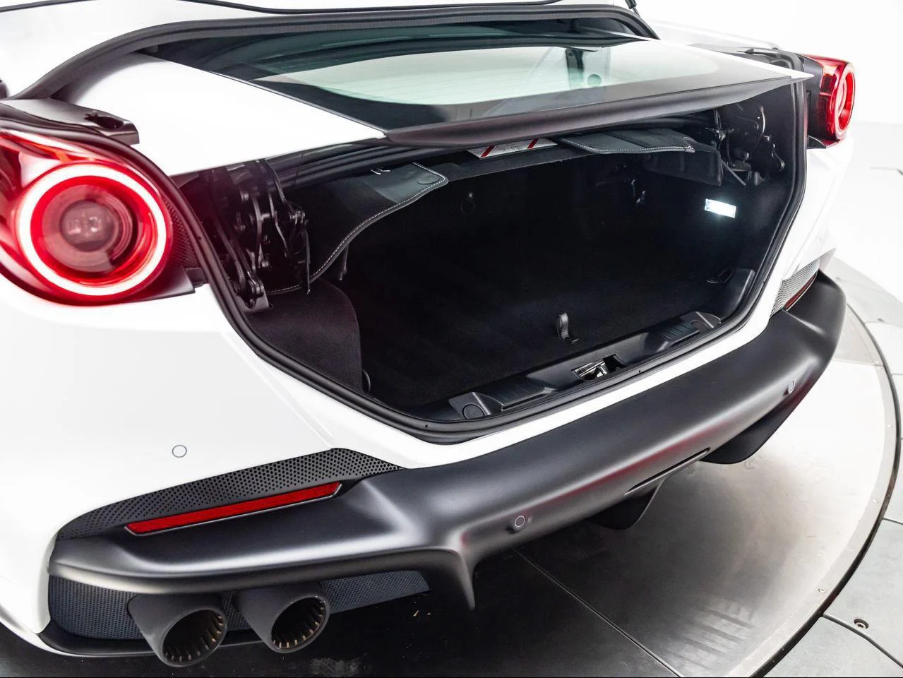 Used 2023 Bianco Cervino Ferrari M image 44