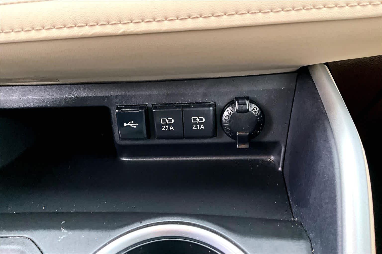 Used 2020 Blizzard Pearl Toyota Hybrid XLE image 34
