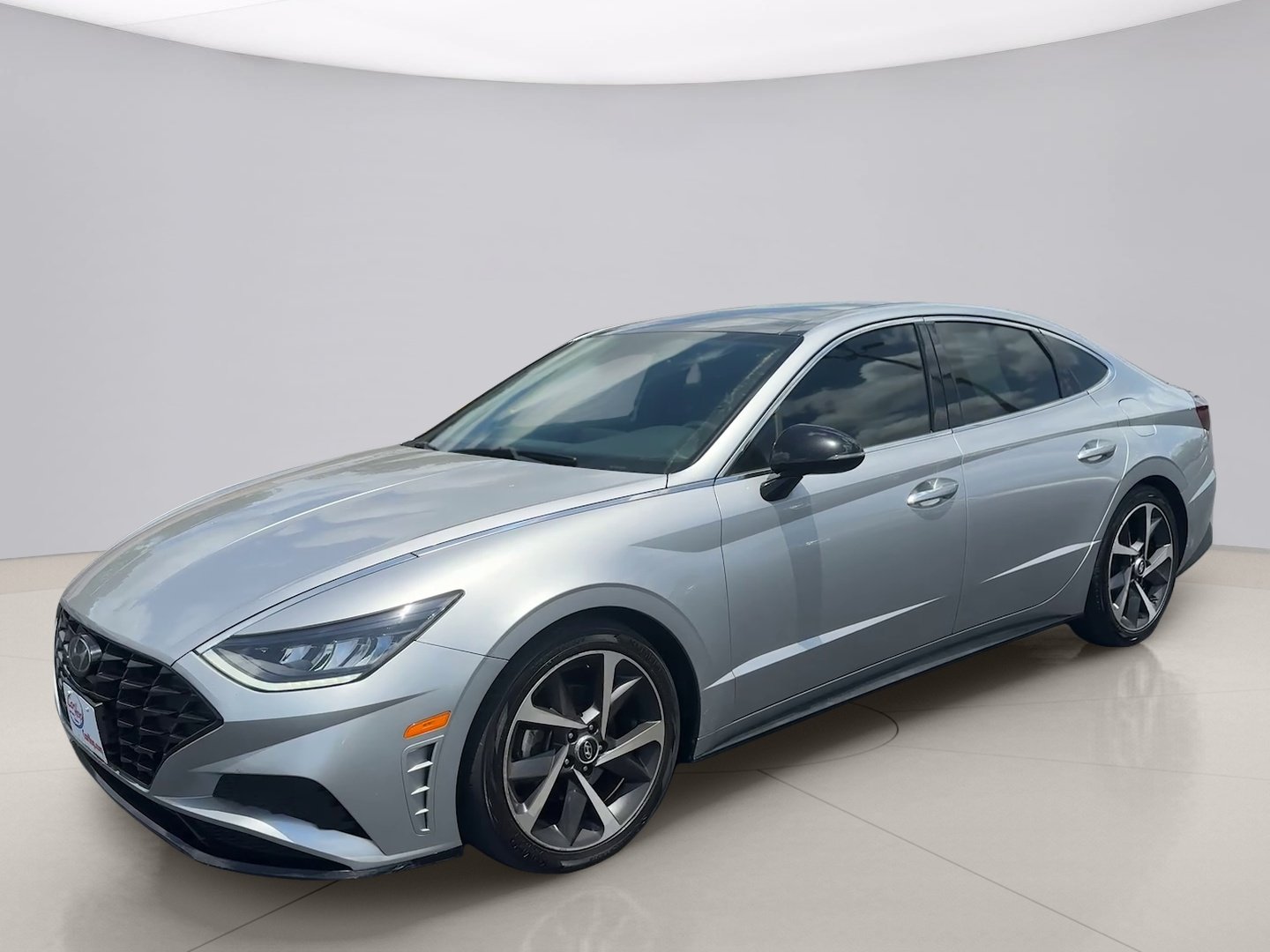 Used 2021 Silver Hyundai SEL PLUS image 1
