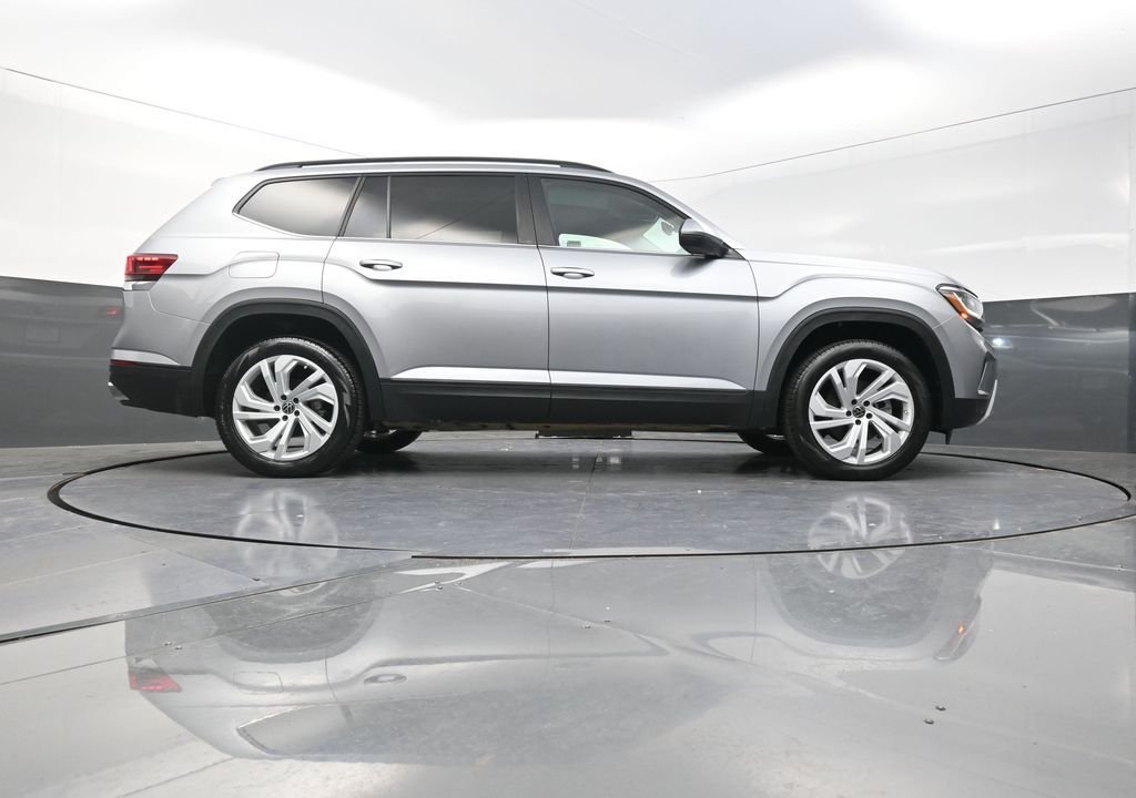 Used 2023 Silver Volkswagen 2.0T SE w/Technology image 31