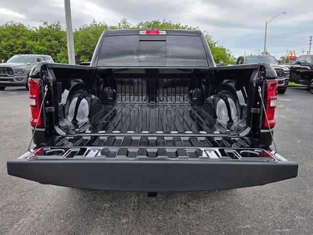 New 2026 Diamond Black Crystal Pearl-Coat Exterior Paint RAM Tradesman image 9