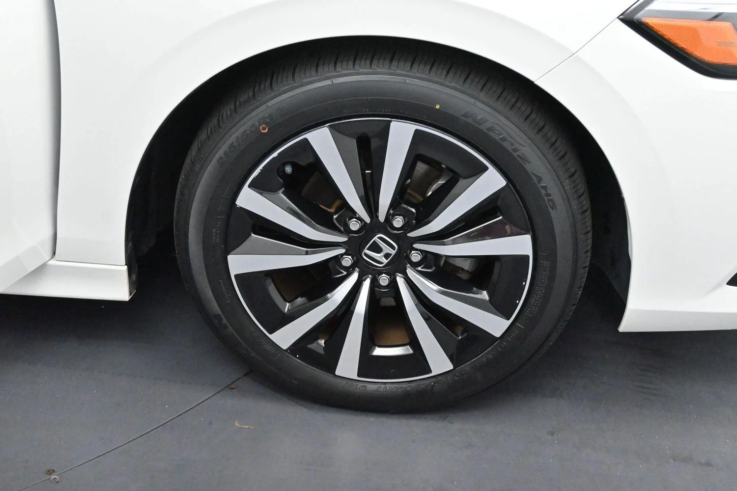 Used 2022 Platinum White Pearl Honda EX image 32