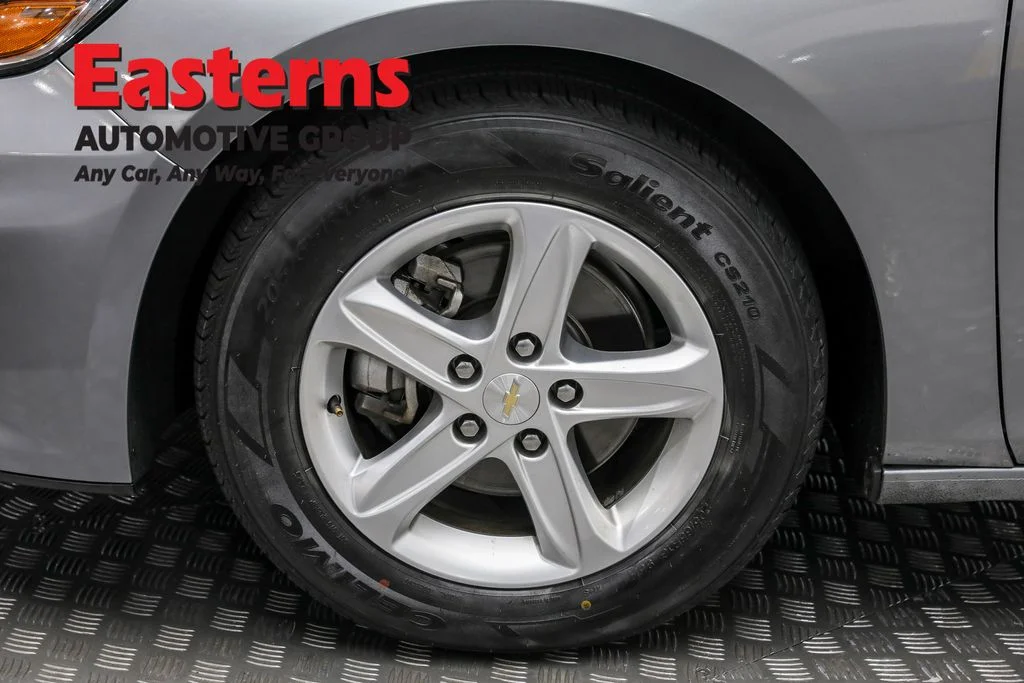 Used 2023 Gray Chevrolet LT image 31