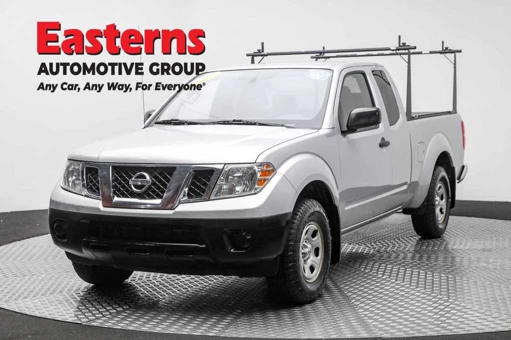 Used 2019 Silver Nissan S image 1
