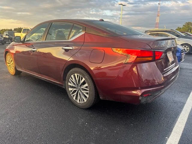 Used 2025 Red Nissan 2.5 SV image 7