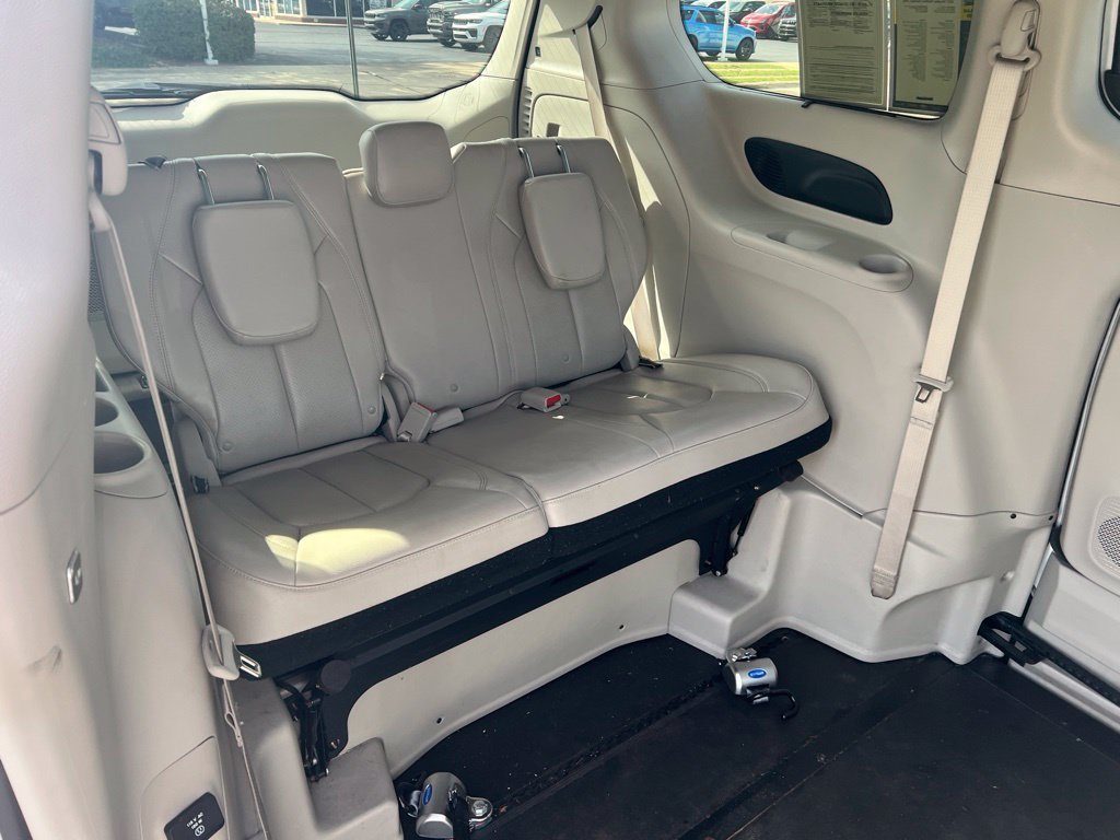 Used 2017 White Chrysler Touring L Plus image 5