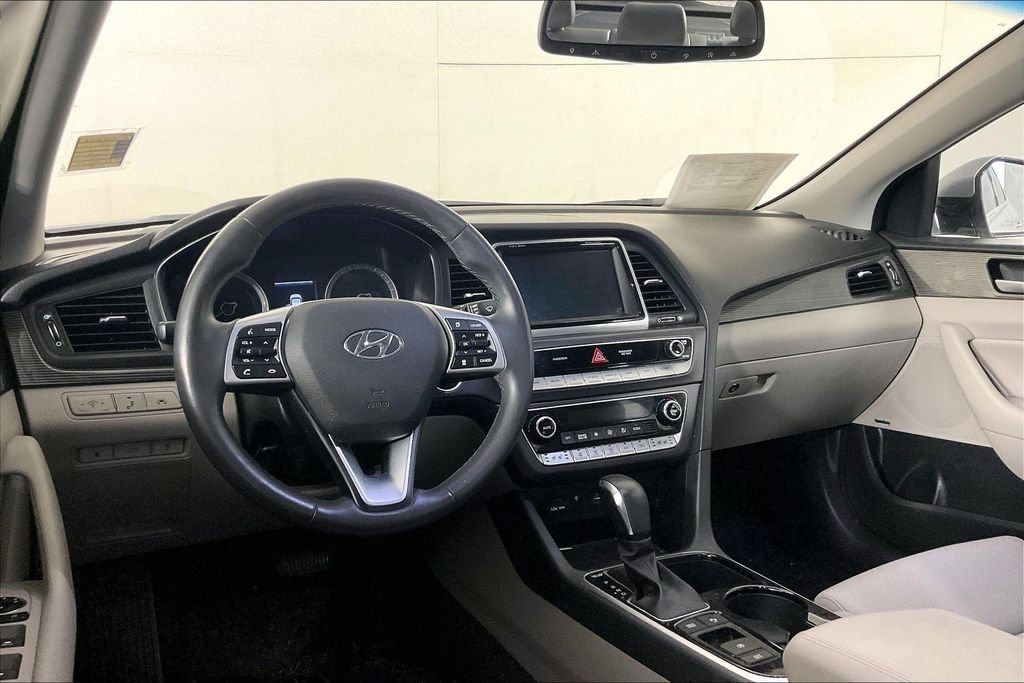 Used 2019 Silver Hyundai Limited image 4