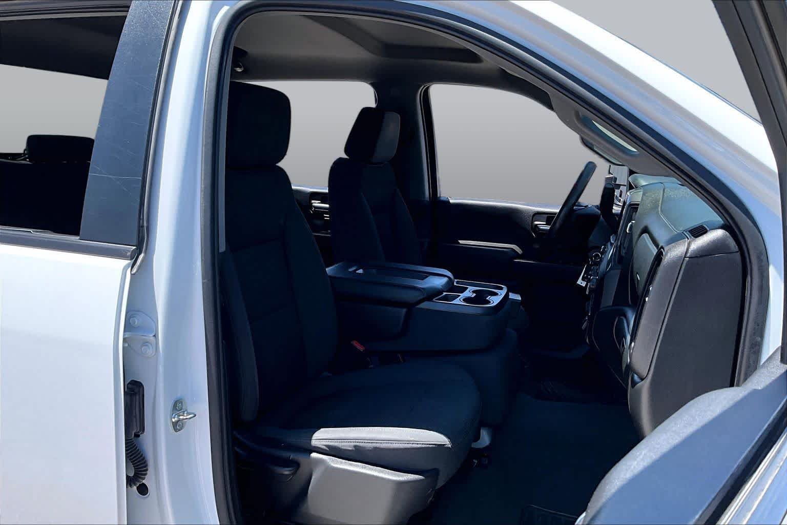 Used 2021 Summit White Chevrolet Custom image 9
